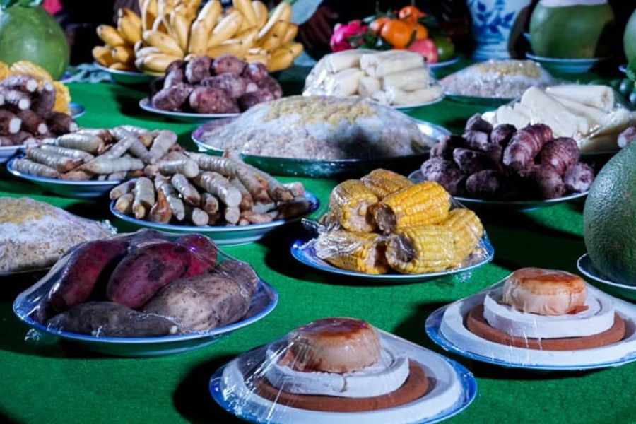 Offerings to the Moon in the Ok Om Bok Festival