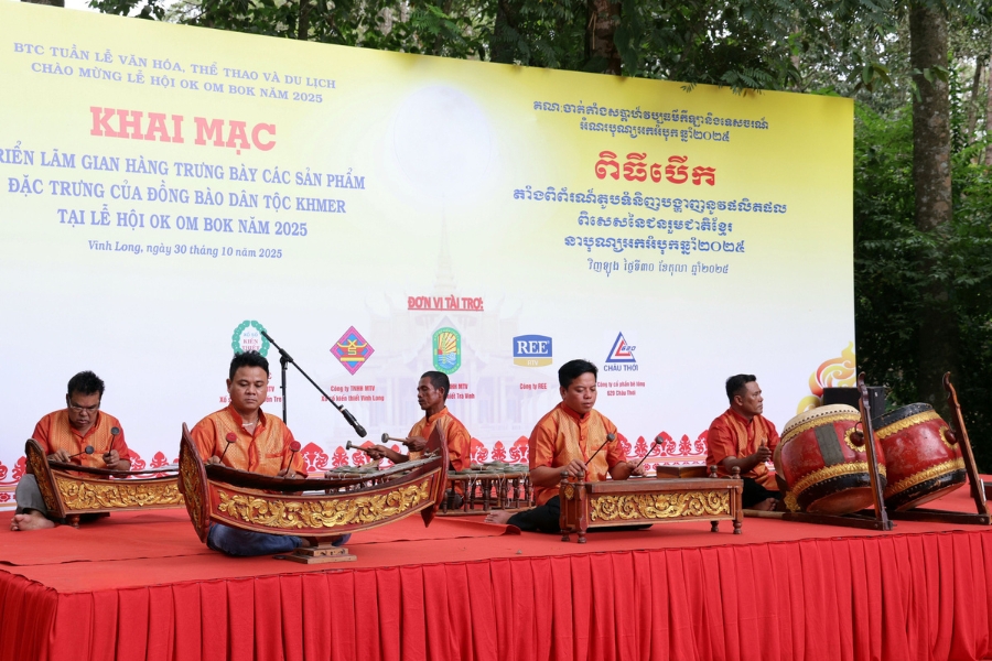 The Ok Om Bok Festival is a wonderful opportunity to learn about the culture of the Khmer people in Vietnam