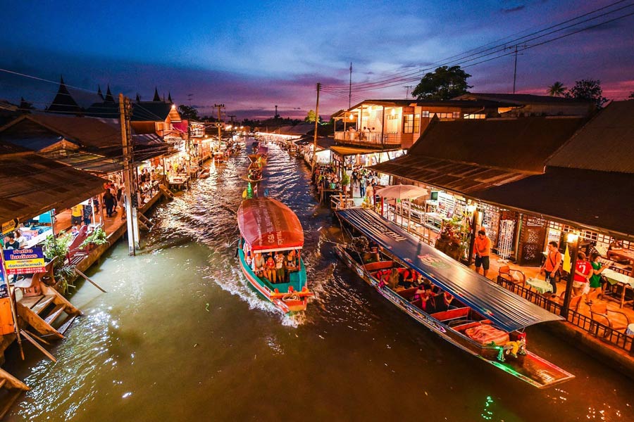 Best time to visit Amphawa Floating Market