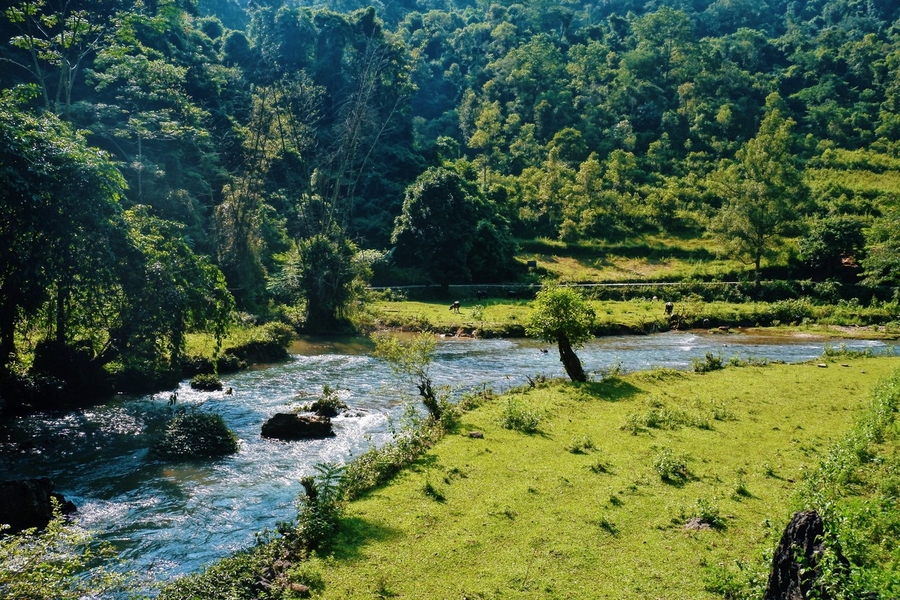 Nam Tra Waterfall is a hidden pearl in Cao Bang Province. Source: 63Stravel