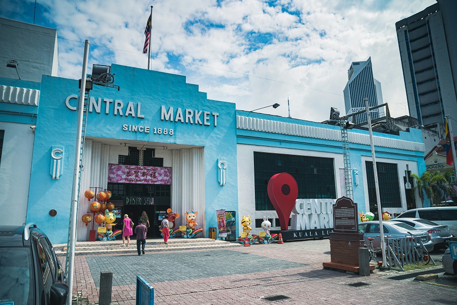 Don’t be shy to negotiate with local sellers in Malaysia