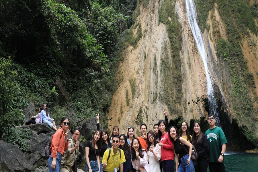 You can explore and check in at the waterfall. Source: Cong Luan