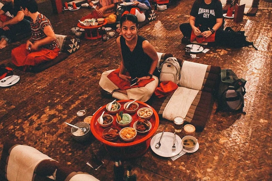 In the evening, you join the Khantoke Dinner Show with delicious dishes. Source: Will Fly for Food