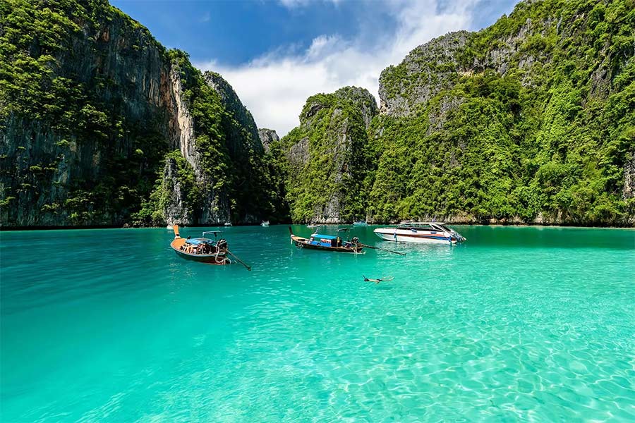 Exploring Phi Phi Islands 