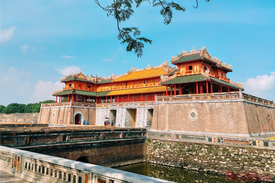 Coming to Hue to admire the royal beauty of the Historic Citadel. Source: VinWonders