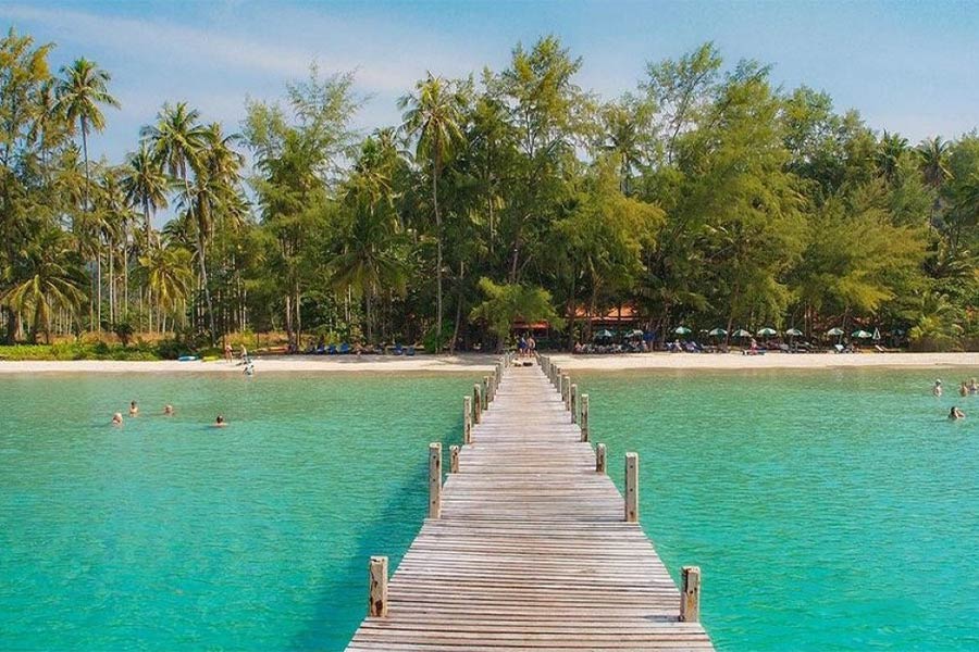 The wooden pier of Ao Phrao