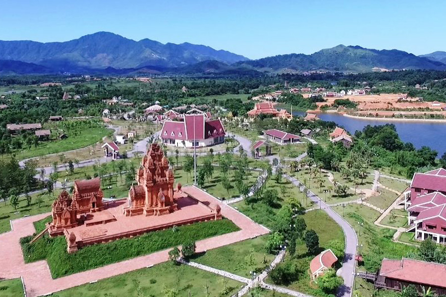 Toàn cảnh Làng Văn hoá các dân tộc Việt Nam.