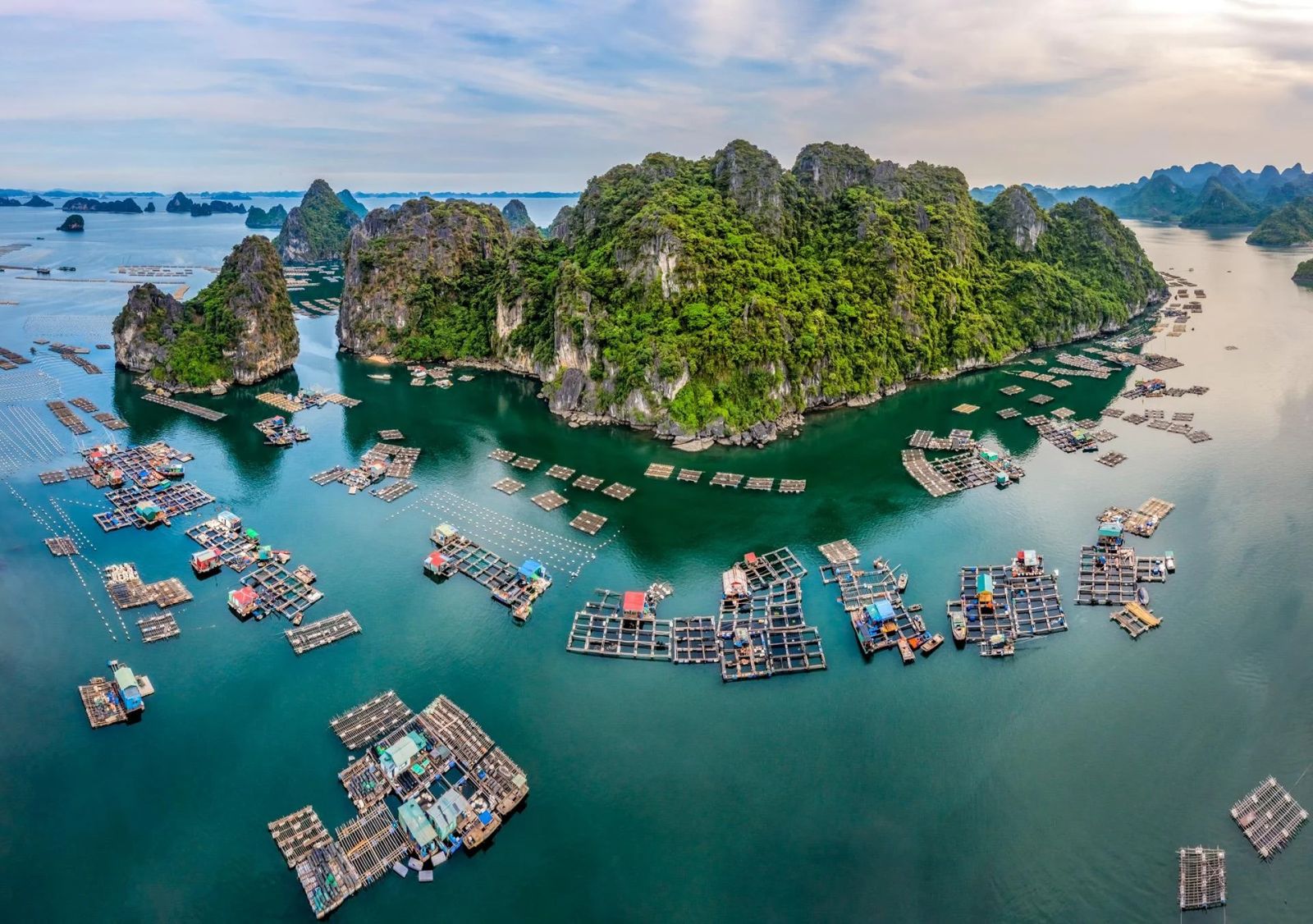 Cua Van Floating Village: a peaceful spot to unwind and relax in Ha Long