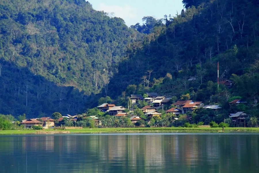 Pac Ngoi Village lies peacefully beside the calm waters of Ba Be Lake