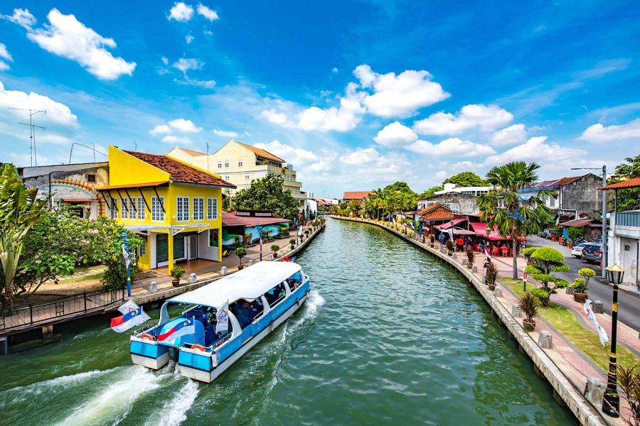 Taking a boat trip on Malacca River is an ideal way to admire the city