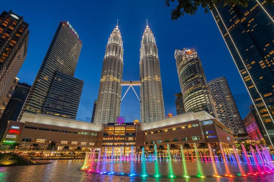 KLCC Lake Symphony Water Fountain Show with impressive light effects in Kuala Lumpur
