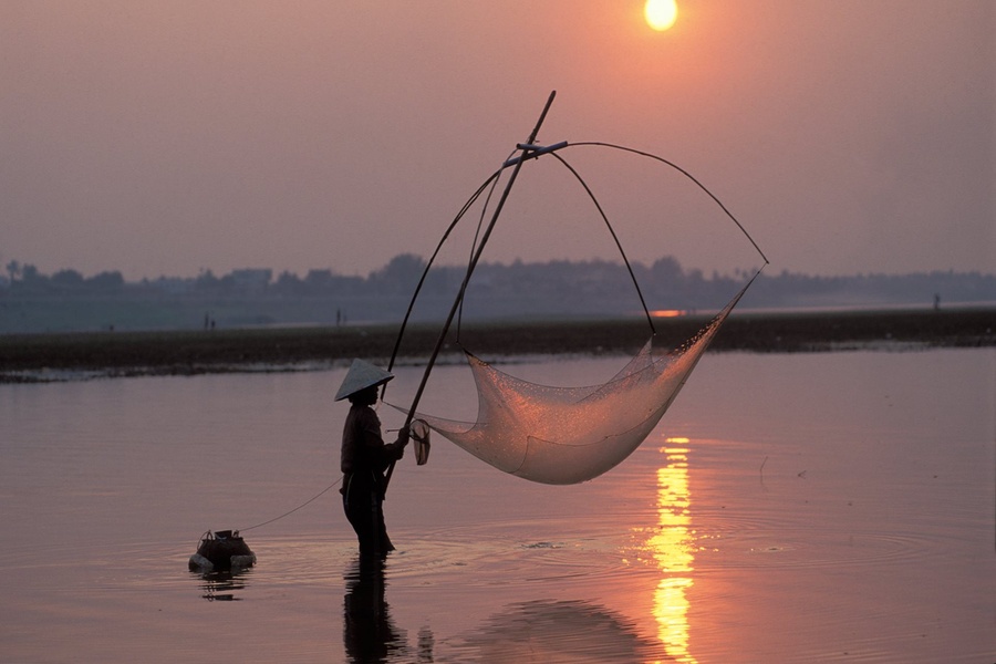 fishing on the mekong