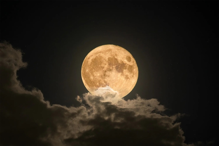 All traditional holidays in East Asian countries are calculated using a lunar calendar. Photo: Thanh Nien