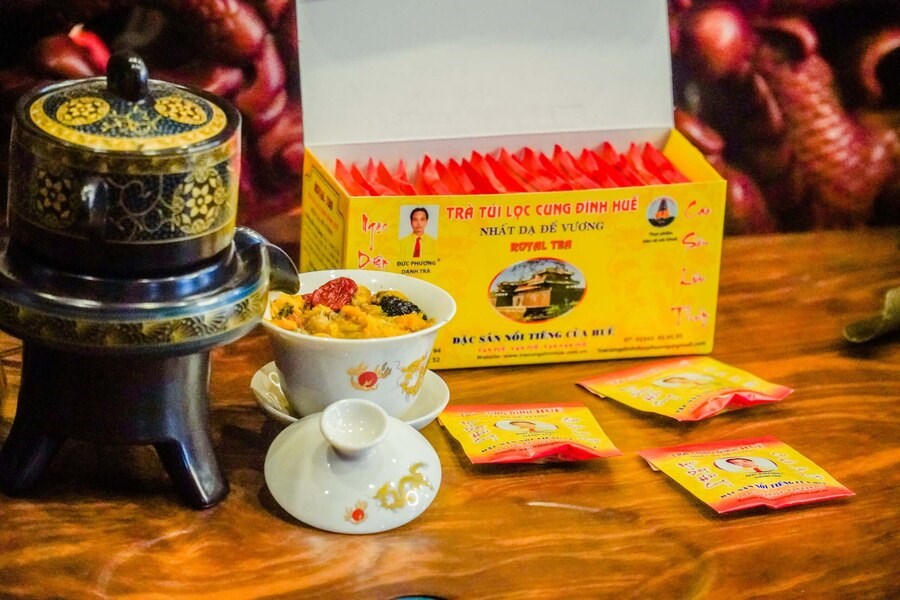 A precious souvernir gift for gentlemen. Photo: Tra Cung Dinh Hue