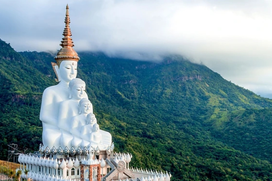 Wat Pha Sorn Kaew, Temple on the Glass Cliff
