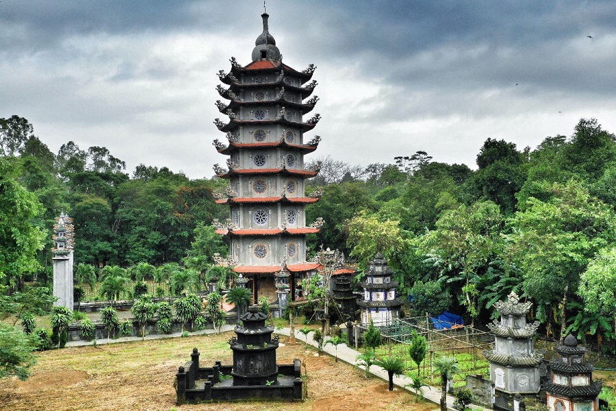 The ideal time to explore Thien An Mountain is from January to April