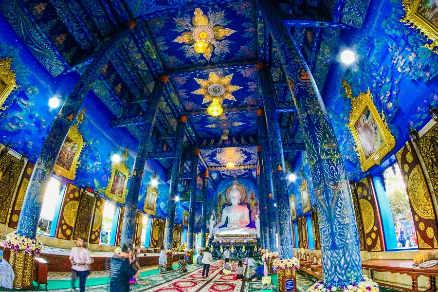 The Blue Temple in Chiang Rai immerses you in a vivid world of sapphire hues
