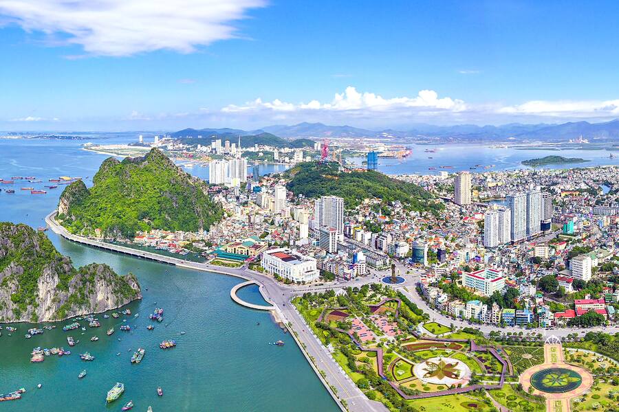 Quang Ninh Province has up to 4 modern and developed cities. Photo: Chinhphu