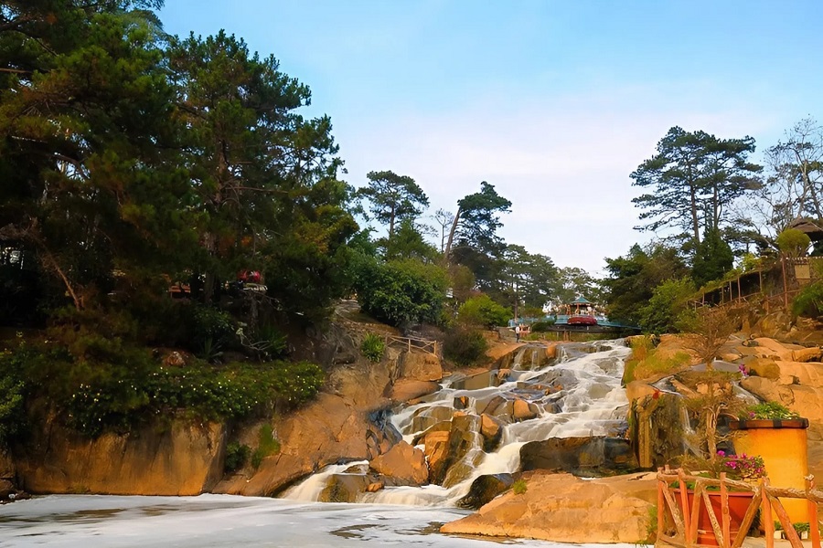 A great way to experience Cam Ly Waterfall is by taking a leisurely walk around it