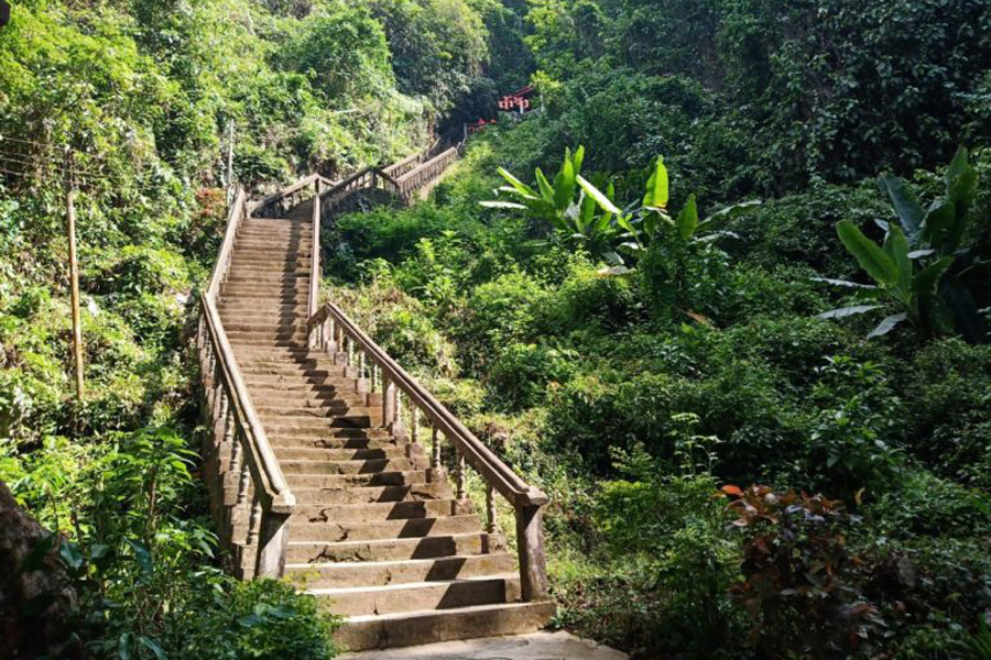 stairs Tham Chang Cave