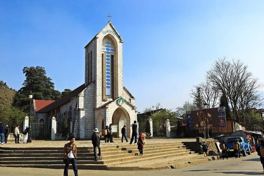All tourists visiting Sapa never miss the chance to check-in at the Stone Church. Photo: Traveloka