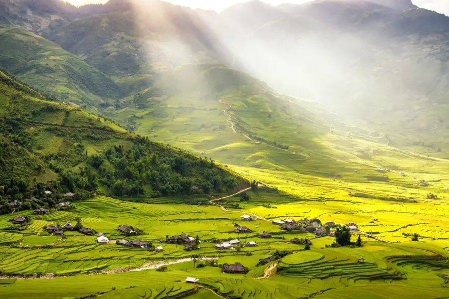 The sunrise adds to the sparkle and clarity of Tu Le Valley