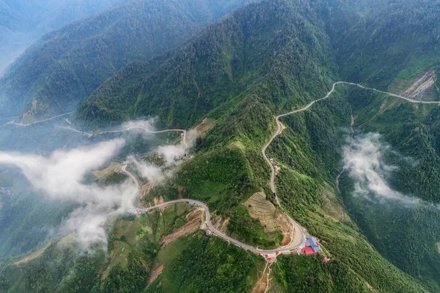 Standing at Khau Pha Pass feels like being lost in a vast of clouds