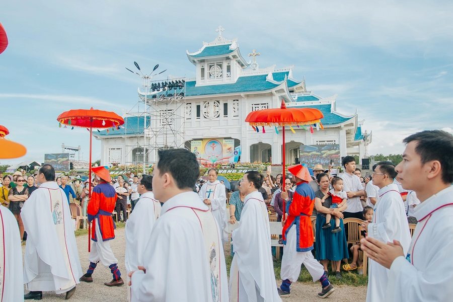 Many laities come to La Vang Congress