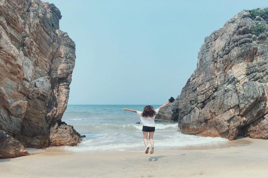 Swimming and chilling out on the beach will make you feel relaxed. Source: Phong Nha Discovery