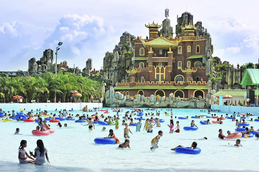 Looking for both nature and fun? Head to Dai Nam Tourist Complex