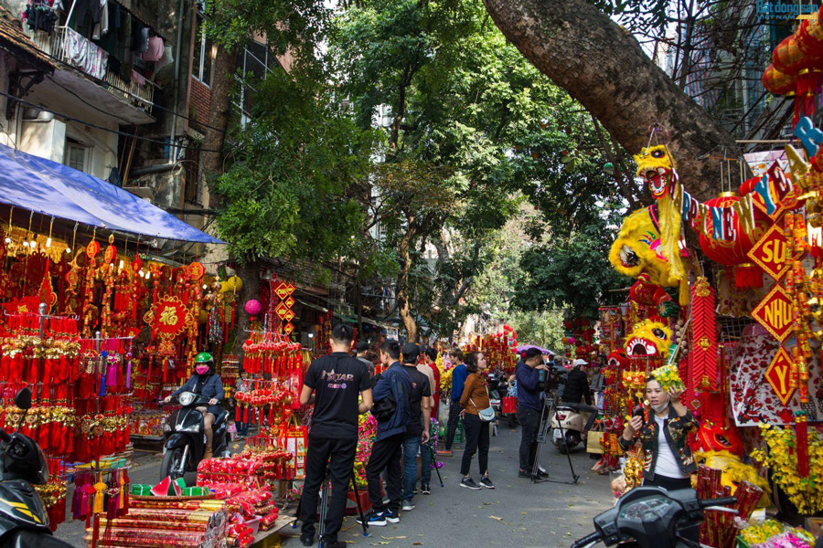 Tet Holiday in Hanoi: Hang Ma Street