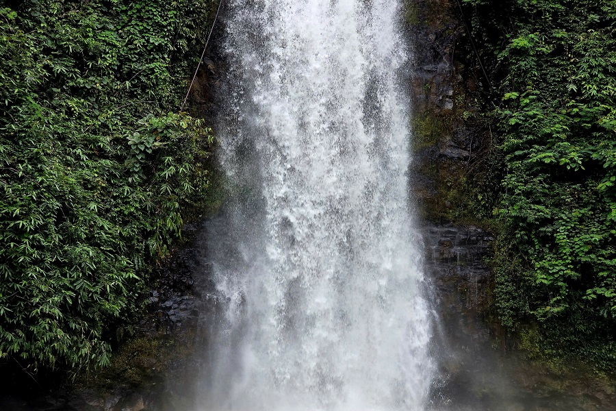October to April is an ideal time to visit Pa Sy Waterfall