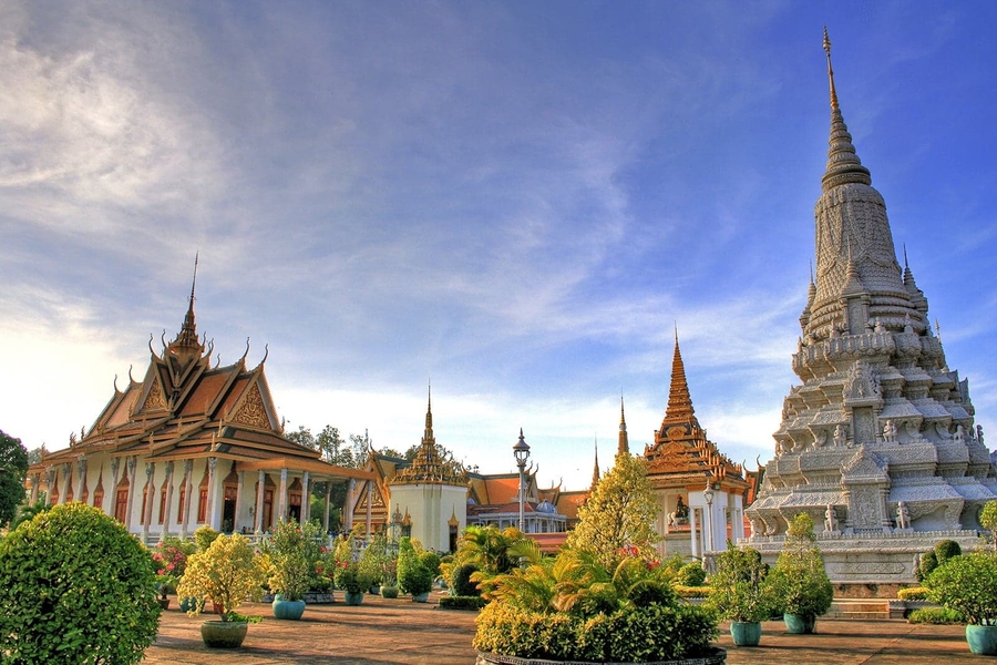The ancient and modern beauty of the capital. Source: iVIVU