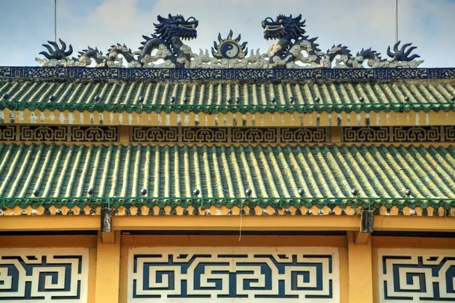 Tran Bien Temple of Literature has unique architecture with many sophisticated patterns. Source: redsvn