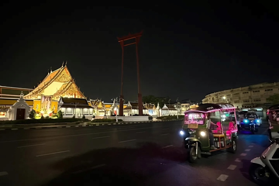 tuk tuk night tour in bangkok