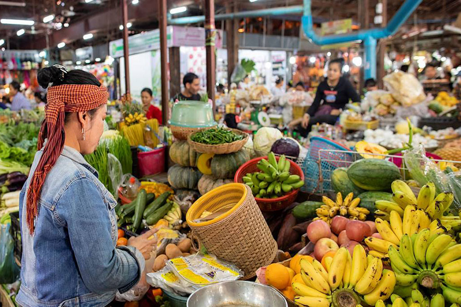 Tipping is not expected for market bargain deals 