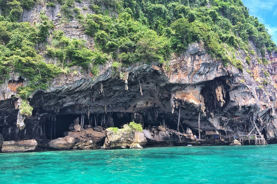 Discover the famous Viking Cave to have a memorable experience. Source: Tripadvisor