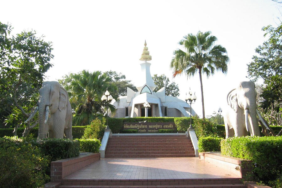 Best time to visit Wat Tham Klong Phen
