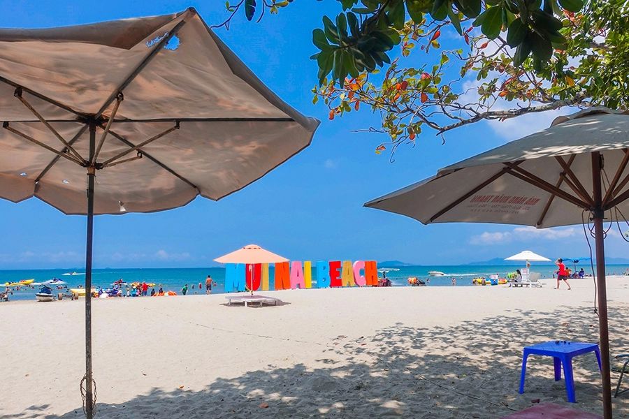 Mui Nai Beach lies in Phao Dai Ward, Ha Tien City, Kien Giang Province. 