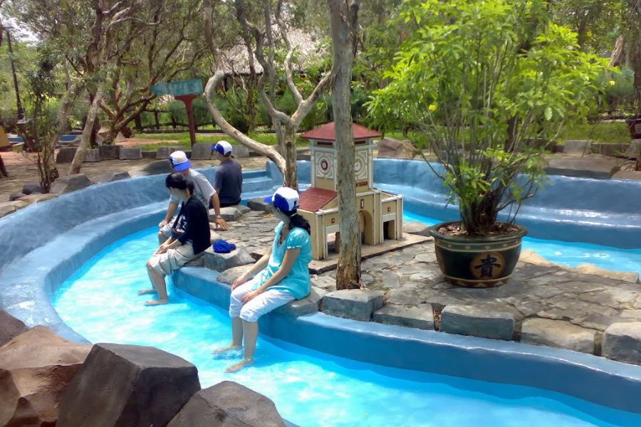 One of the must-try experiences here is soaking your feet in the warm mineral pools.
