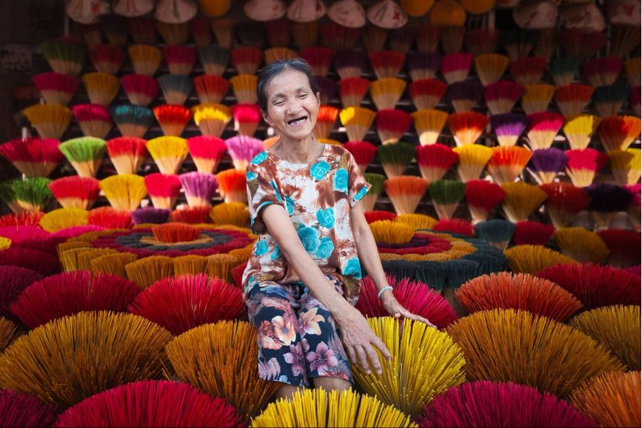 The people of Hue are known for their gentle nature, warm hospitality, and soft-spoken accent. 