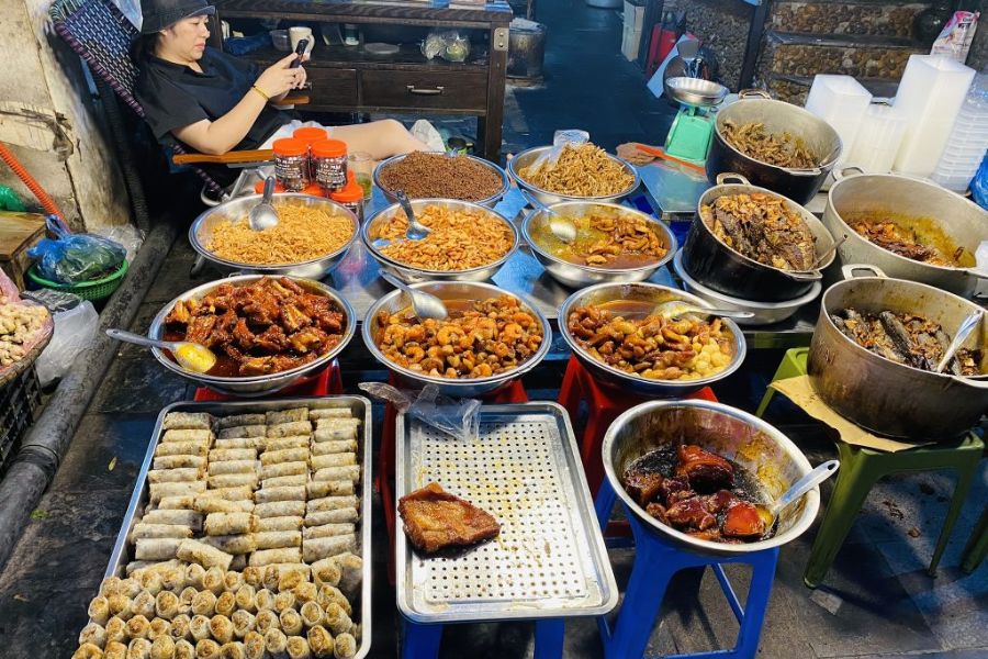  Hanoi’s iconic street food.