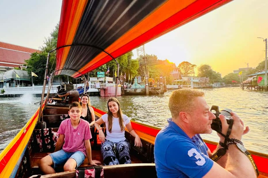 Bangkok tour on the river