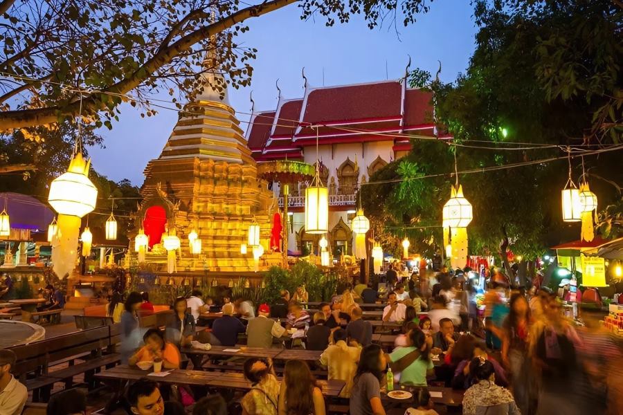 Street in Chiang Mai at night 