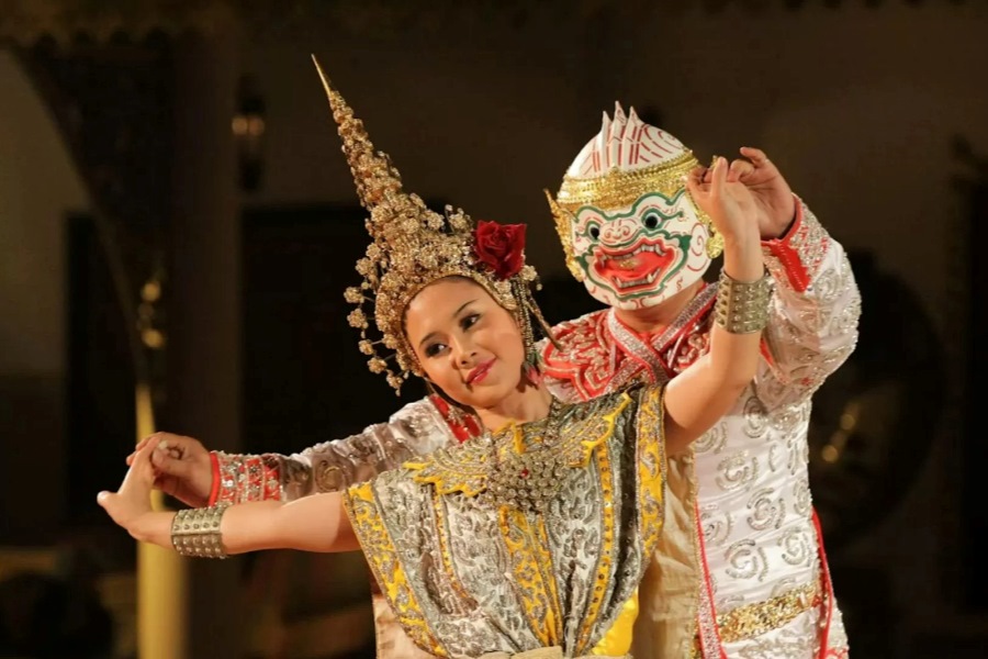 Cultural shows in Chiang Mai at night 