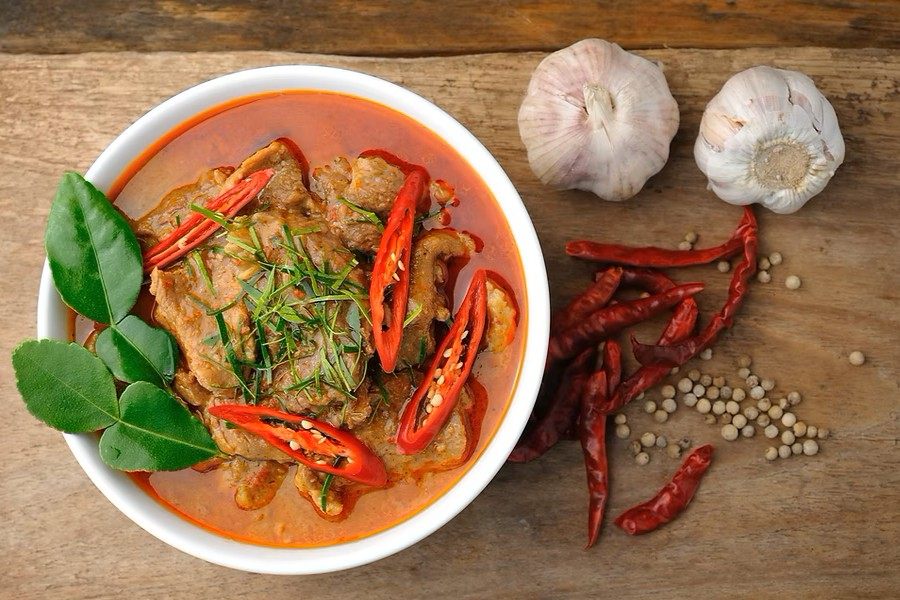 Kaeng Moo Bai Chamuang