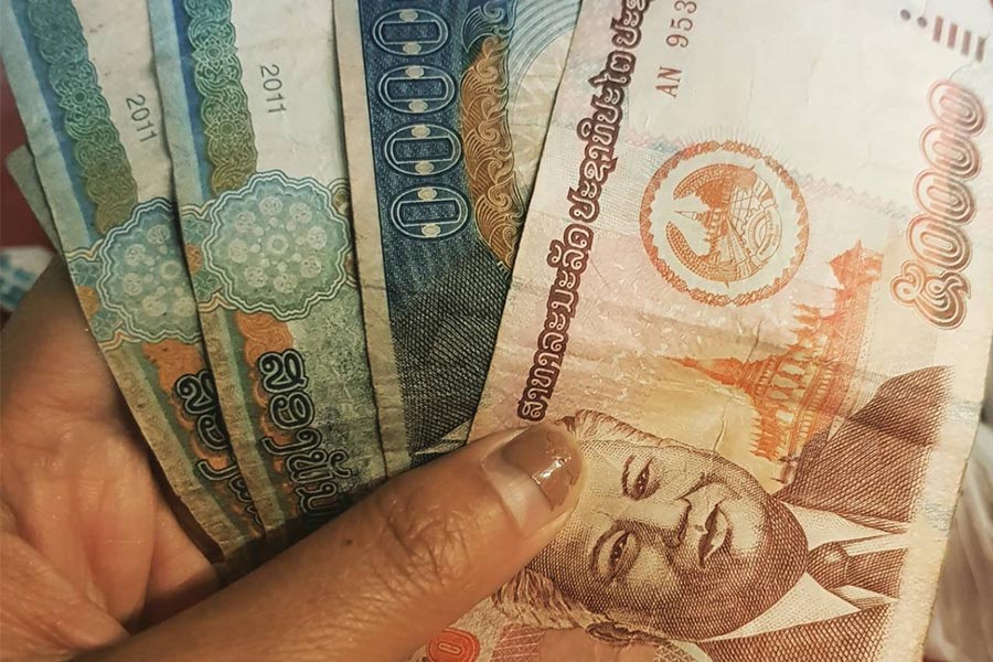 Laos currency: Cash payment