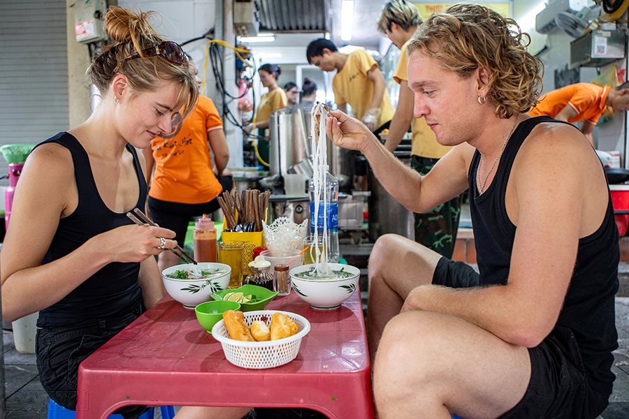  Tourists visit a pho restaurant in Hanoi recommended by Michelin