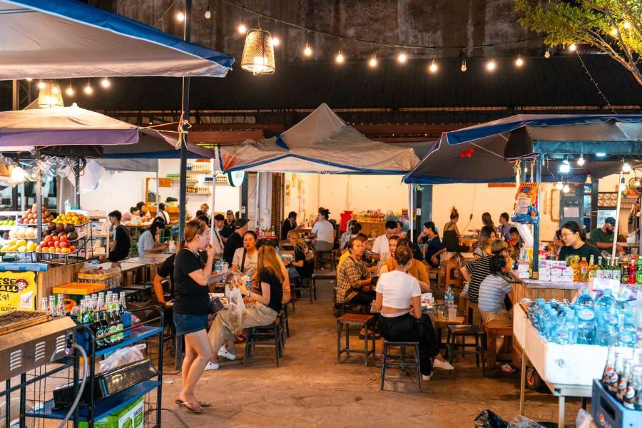 The paradise of street food - Food Park Center Point (Source: Bucketlist)
