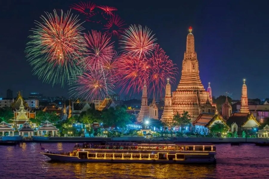 Take a cruise on the Chao Phraya River on Christmas Eve